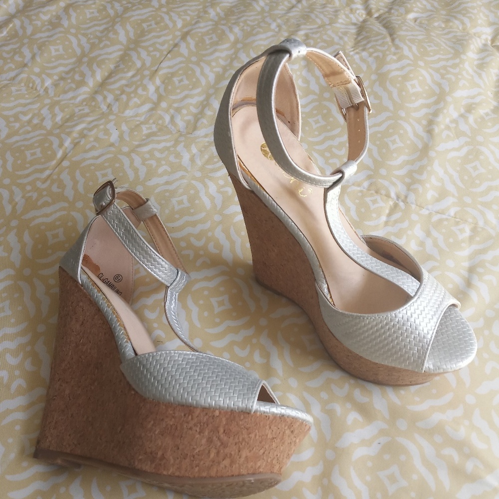 Gorgeous wedge platform sandals